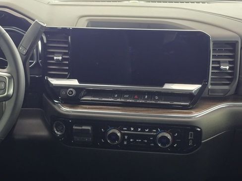 Used 2024 Chevrolet Silverado 2500 LT w/ Convenience Package image 24