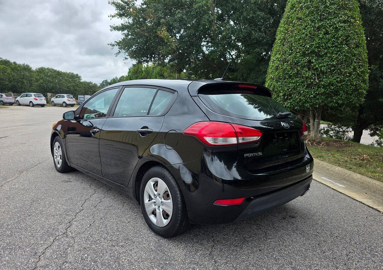 Used 2017 Kia Forte LX FWD image 3