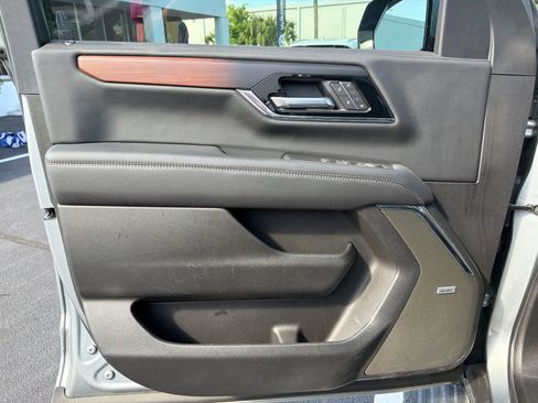 Used 2025 GMC Yukon Denali w/ Sun & Power Step Package image 13