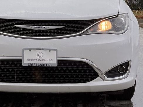 Used 2017 Chrysler Pacifica Touring-L Plus image 10