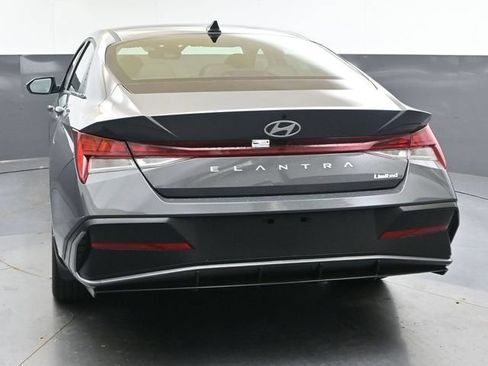 Used 2026 Hyundai Elantra Limited FWD image 4