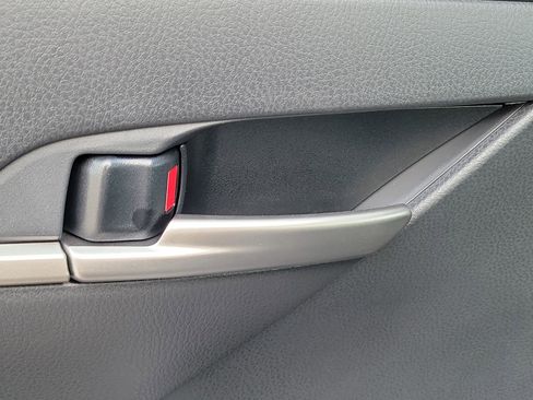 Used 2025 Toyota Camry SE image 16