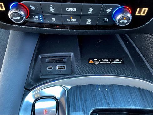 Used 2024 Buick Enclave Premium image 25