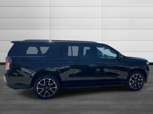 Used 2022 Chevrolet Suburban RST w/ Luxury Package image 6