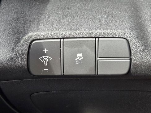 Certified 2025 Hyundai Elantra Sport image 28