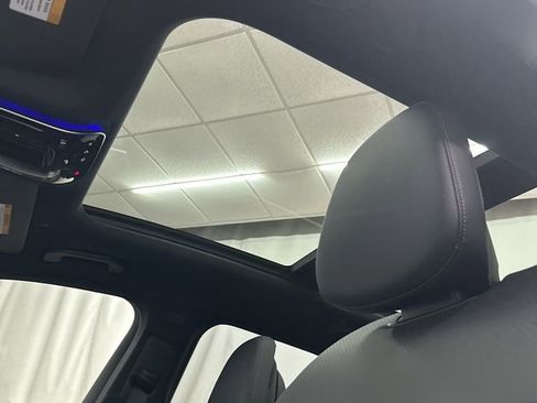 Used 2025 Mercedes-Benz GLC 300 4MATIC image 19