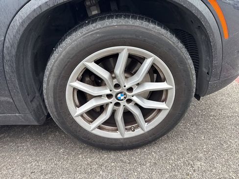 Used 2022 BMW X5 xDrive40i w/ Premium Package image 3