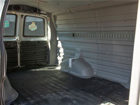 Used 2014 Chevrolet Express 2500 image 10