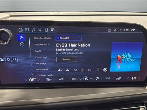 Used 2025 Chevrolet Traverse LT image 14