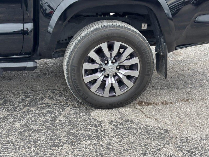 Used 2022 Toyota Tacoma Limited AWD/4WD image 12