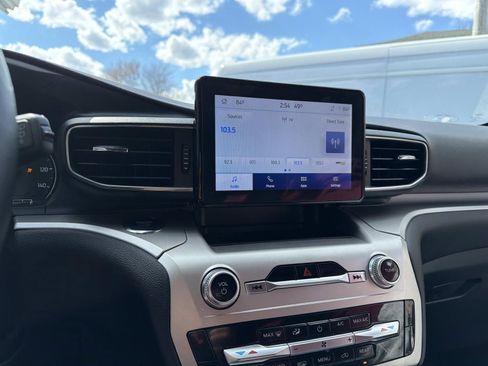 Used 2022 Ford Explorer XLT w/ Equipment Group 202A image 28