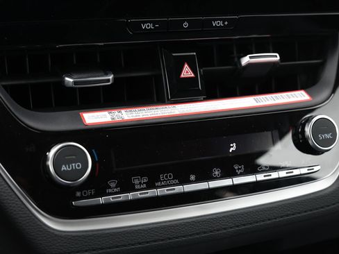 Used 2026 Toyota Corolla Cross XLE FWD image 20