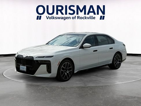 Used 2023 BMW 740i w/ Parking Assistance Package RWD image 2