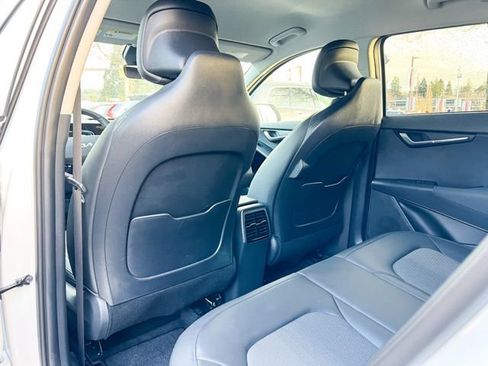 Certified 2024 Kia Niro EX image 10