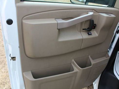 Used 2016 Chevrolet Express 3500 image 27