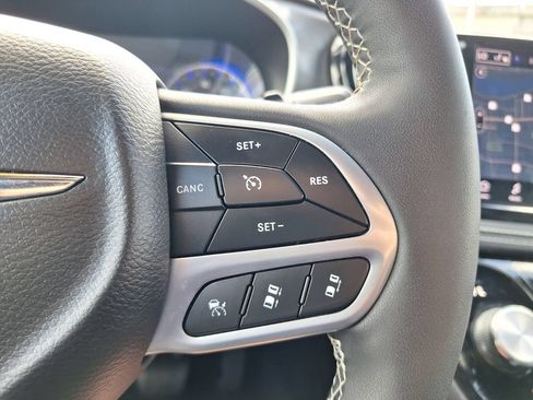 Used 2025 Chrysler Pacifica Select w/ Uconnect Theater Family Group AWD/4WD image 20