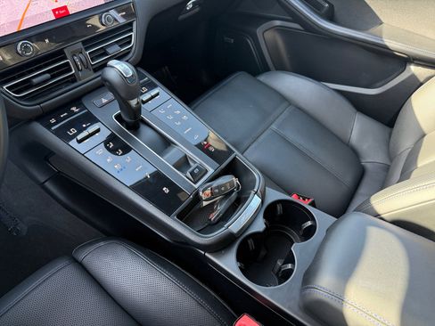 Used 2022 Porsche Macan S image 13