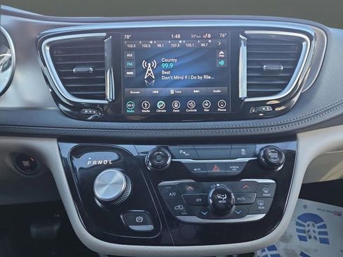 Used 2018 Chrysler Pacifica Limited image 8