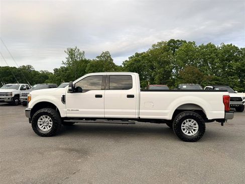 Used 2017 Ford F250 XLT w/ Camper Package AWD/4WD image 8