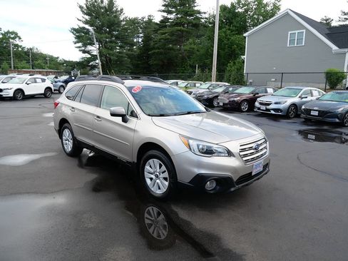 Used 2017 Subaru Outback 2.5i Premium AWD/4WD image 2