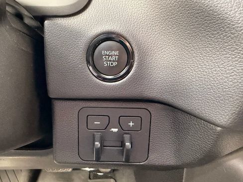 Used 2025 Toyota Tundra Limited AWD/4WD image 25