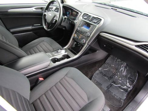 Used 2018 Ford Fusion SE image 9