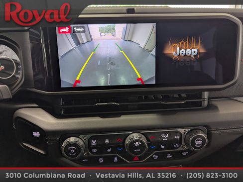Used 2024 Jeep Wrangler Unlimited Rubicon AWD/4WD image 23