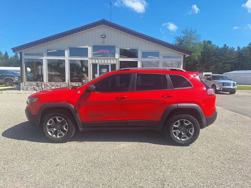 Used 2019 Jeep Cherokee Trailhawk w/ Cold Weather Group AWD/4WD image 1