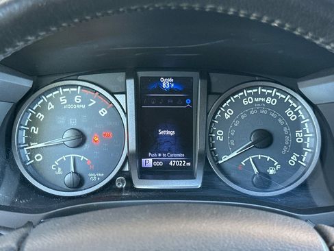 Used 2016 Toyota Tacoma TRD Sport AWD/4WD image 22