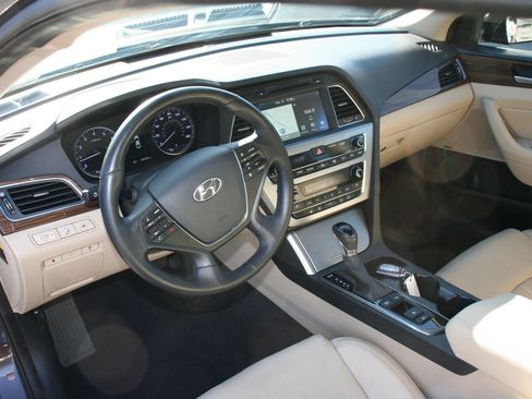 Used 2016 Hyundai Sonata Limited w/ Option Group 05 FWD image 3