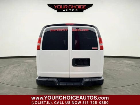 Used 2018 Chevrolet Express 2500 RWD image 4