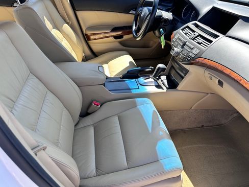 Used 2011 Honda Accord EX-L image 9