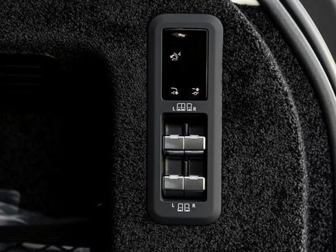 New 2026 Land Rover Range Rover Long Wheelbase SE AWD/4WD image 32