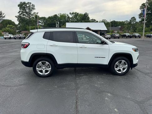 Used 2024 Jeep Compass Latitude AWD/4WD image 5