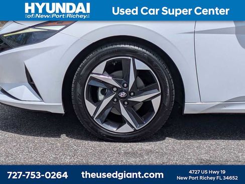 Used 2023 Hyundai Elantra SEL w/ Convenience Package image 10