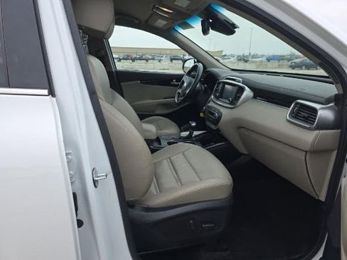 Used 2019 Kia Sorento EX image 4