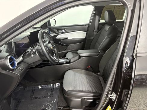 Used 2025 Chevrolet Trax LT w/ Driver Confidence Package FWD image 15