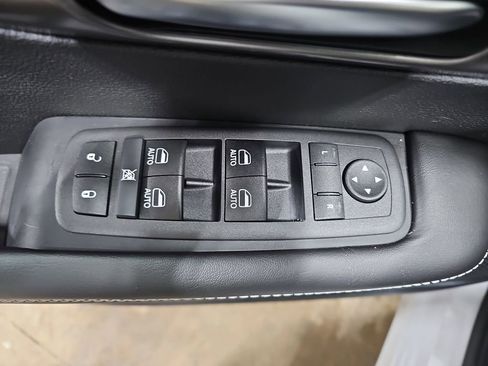 New 2026 Chrysler Voyager LX image 27