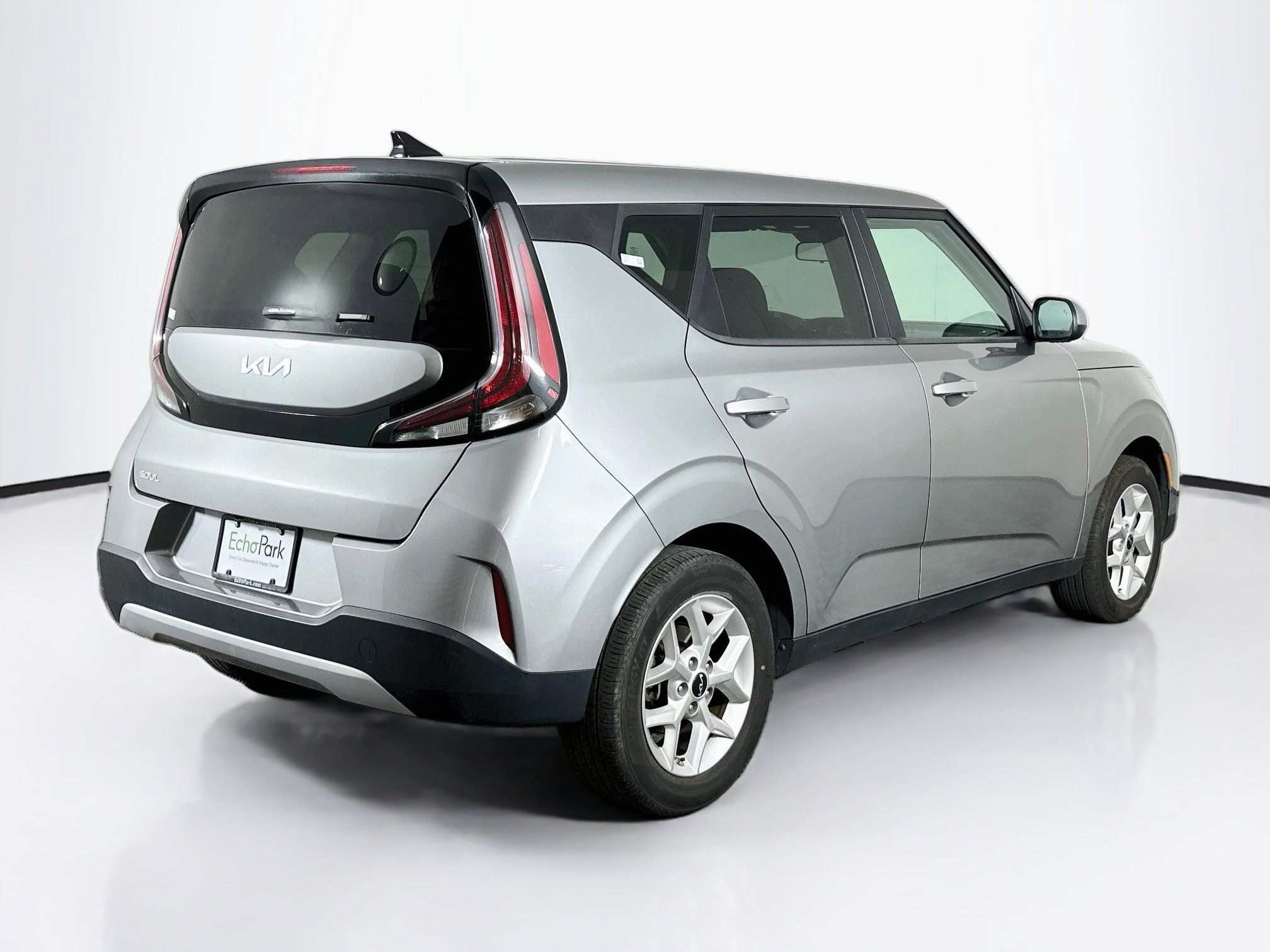 Used 2025 Kia Soul LX w/ LX Technology Package FWD image 9