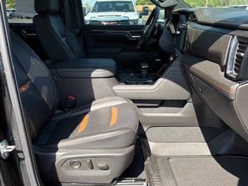 Used 2025 GMC Sierra 1500 AT4 w/ Technology Package AWD/4WD image 23