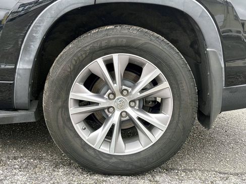 Used 2015 Toyota Highlander XLE AWD/4WD image 29