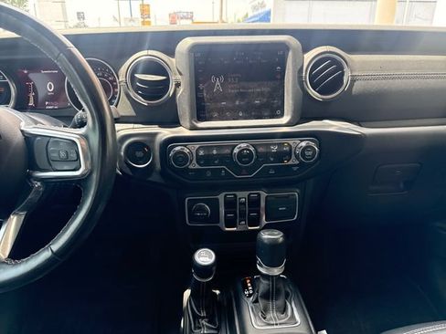 Used 2022 Jeep Wrangler Unlimited Sahara w/ LED Lighting Group AWD/4WD image 15