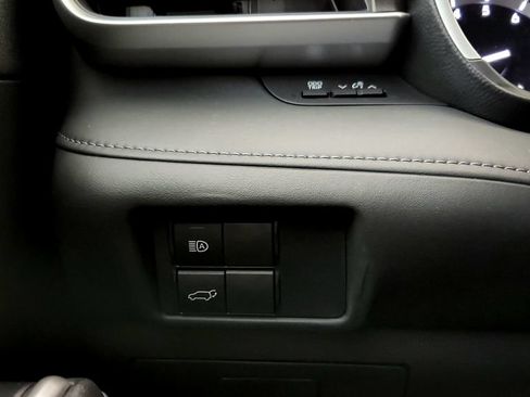 Used 2021 Toyota Highlander XLE AWD/4WD image 34