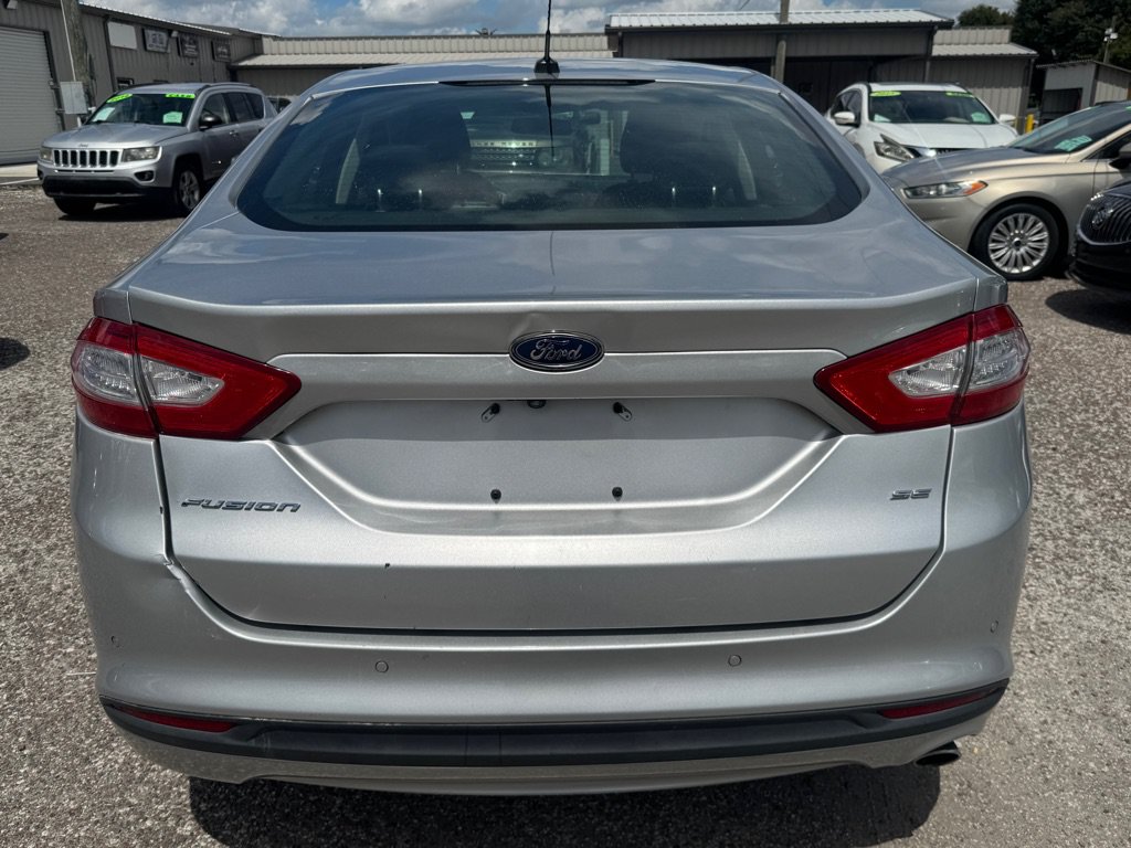 Used 2016 Ford Fusion SE FWD image 6