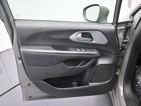 Used 2020 Chrysler Pacifica Touring w/ Advanced Safetytec Group FWD image 15