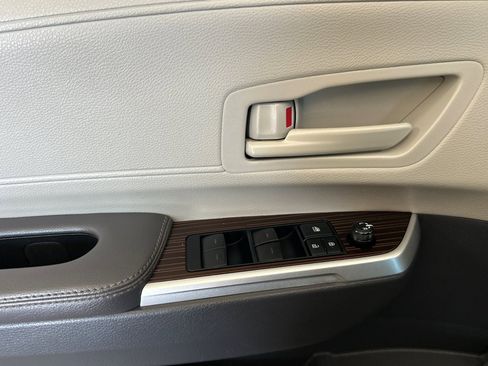 Used 2022 Toyota Sienna LE image 11
