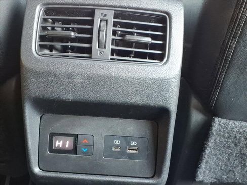 Used 2023 Nissan Rogue SL w/ SL Premium Package image 9