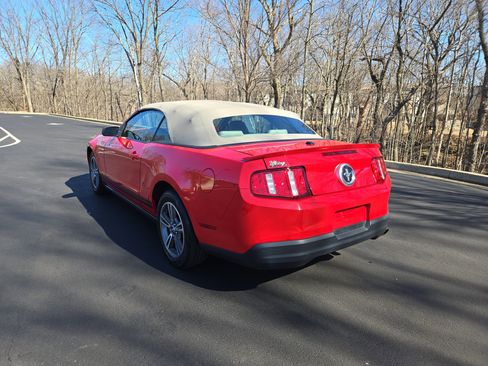 Used 2010 Ford Mustang Convertible image 6