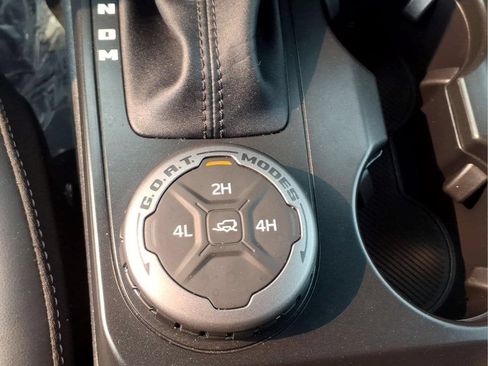 Used 2025 Ford Bronco Outer Banks AWD/4WD image 23