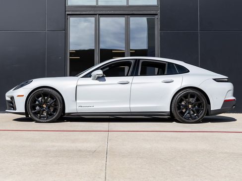 Used 2024 Porsche Panamera 4 image 2